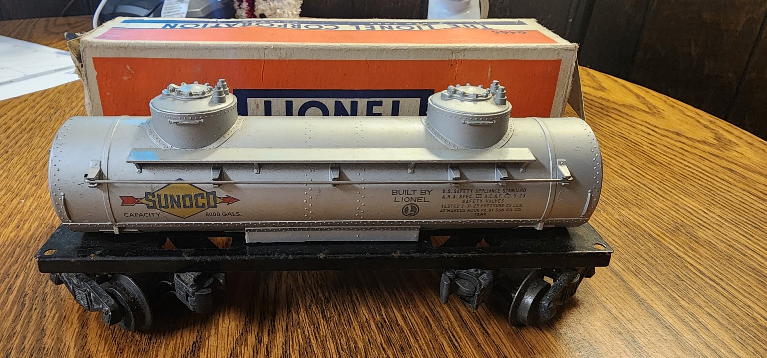 Lionel Sunoco 8000 Gallon Tank Car (Silver, Postwar Era)
